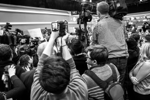 Reporters all trying to get in a question with Donald Trump. Photo by Anna Sortino. 